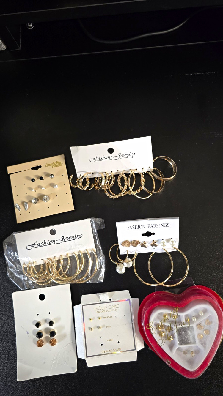 Charlotte Russe & H&M Women’s Fashion Earrings Mixed Lot 50+ Gold Hoops & Studs